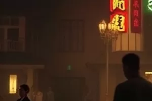 年代剧《铁轨上的夏天》老式绿皮火车穿行田野剧照